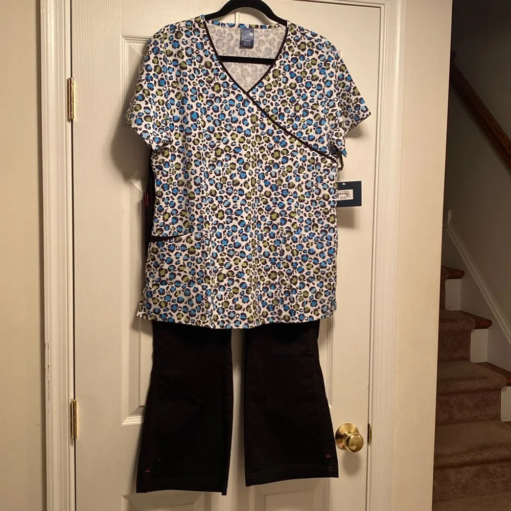 Brand New Scrub Set… - Picture 1 of 12